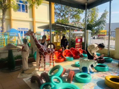 Công tác tôn tạo trang trí, sơn sửa làm đồ chơi tự tạo, tạo môi trường Giáo dục để kiểm định chất lượng giáo dục và công nhận đạt chuẩn quốc gia của trường mầm non Sơn Ca – Phường Điện Biên Phủ